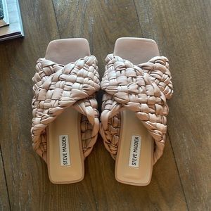 STEVE MADDEN: Nude Sandal